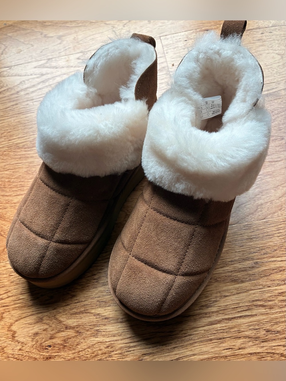 Fireside by Women's Dearfoams Genuine Shearling Quilted Platform Bootie size 7